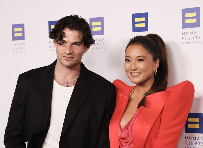 Зірки «Емілі в Парижі» Пак і Форман розійшлися після двох років стосунків