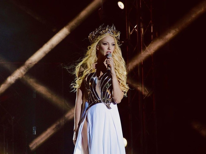 Продюсер Олі Полякової розповів про її госпіталізацію: фото співачки із синцями від крапельниць