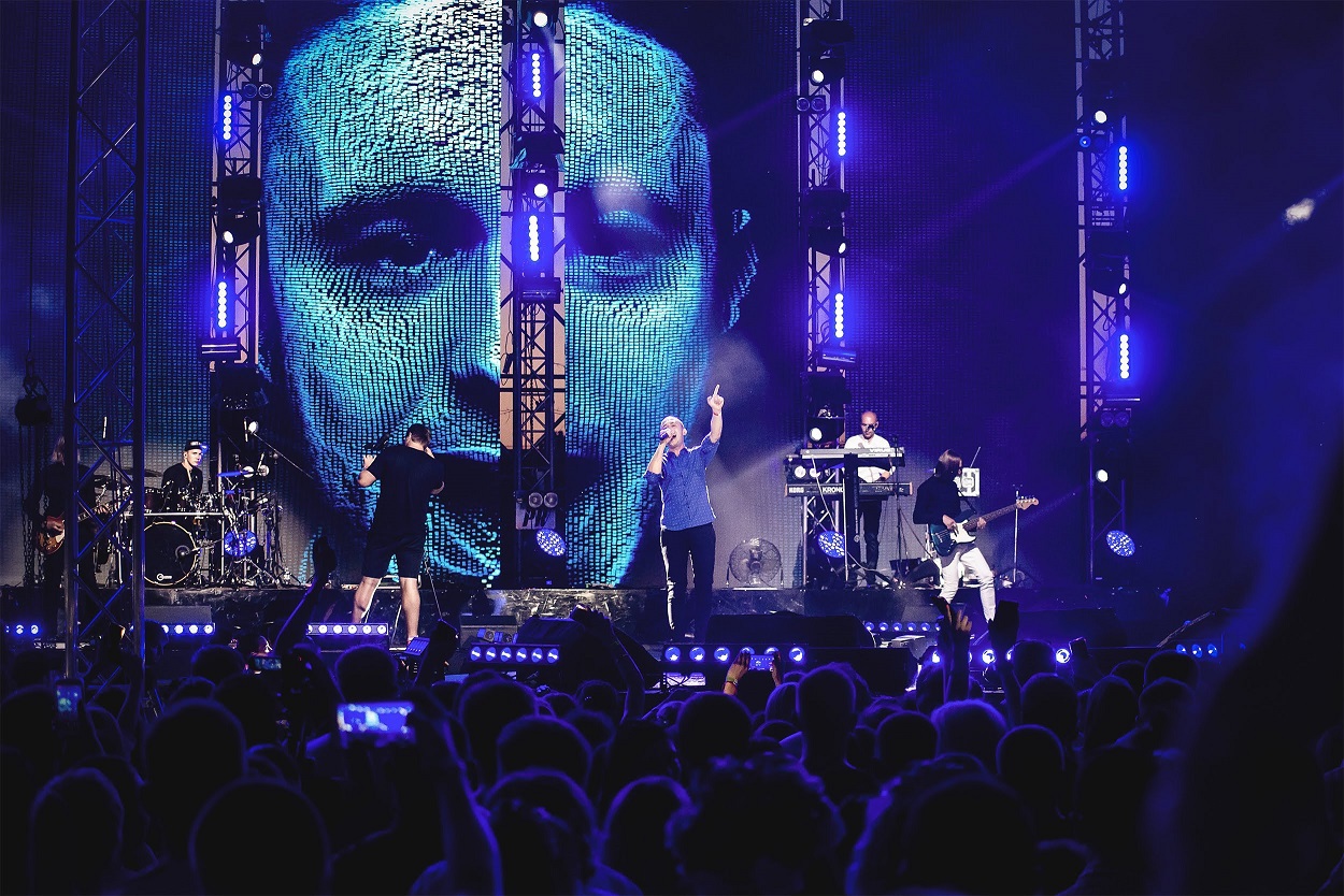 Антитіла в стадионном туре Hello