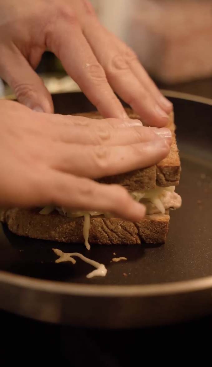 Сэндвич с тунцом от Эктора Хименеса-Браво