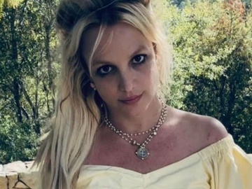 Брітні Спірс знову показалася цілковито голою на пляжі