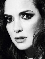 Вайнона Райдер в драматической фотосессии для Harper’s Bazaar Вайнона Райдер в драматической фотосессии для Harper’s Bazaar
