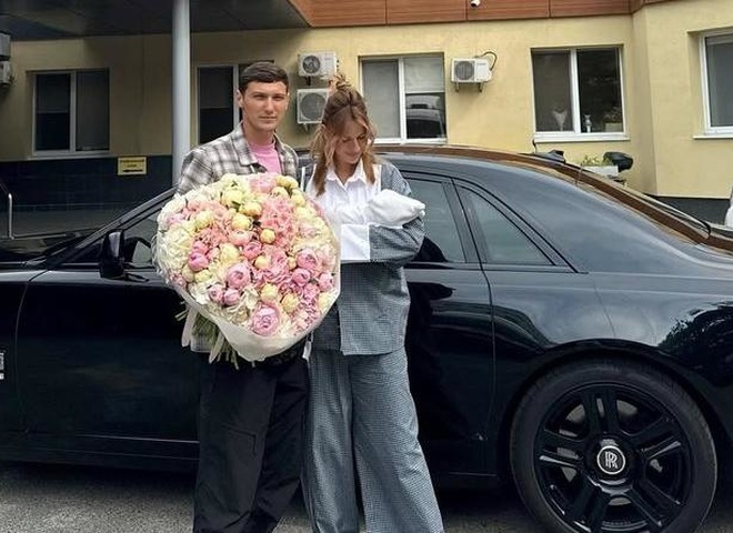 Нікітюк показала фото з пологового будинку після звинувачень у сурогатному материнстві