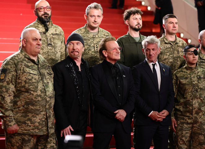 Українські військові з'явились на червоній доріжці Каннського кінофестивалю-2025