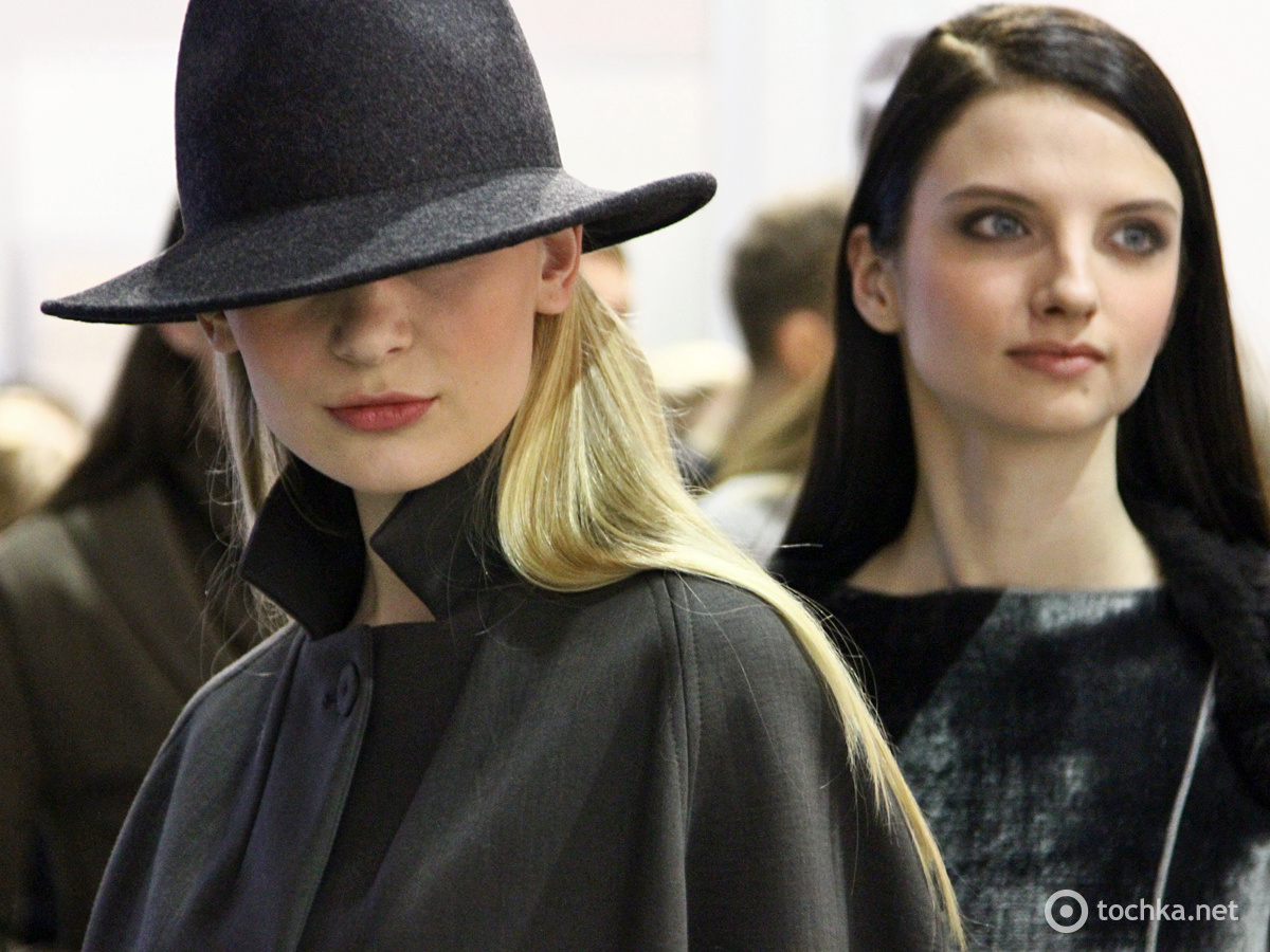 Бэкстейдж второго дня UFW: ANNETTE GORTZ