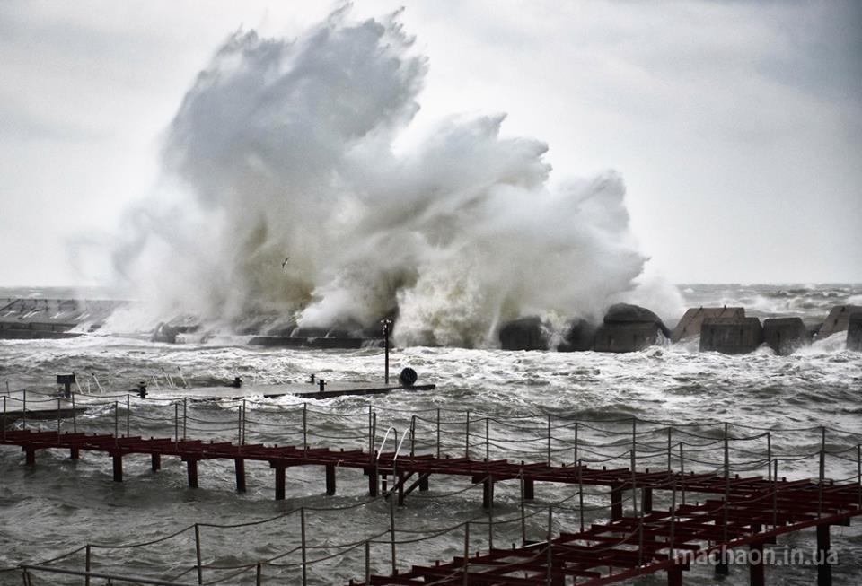 Шторм в Одессе: город накрыла разрушающая сила стихии