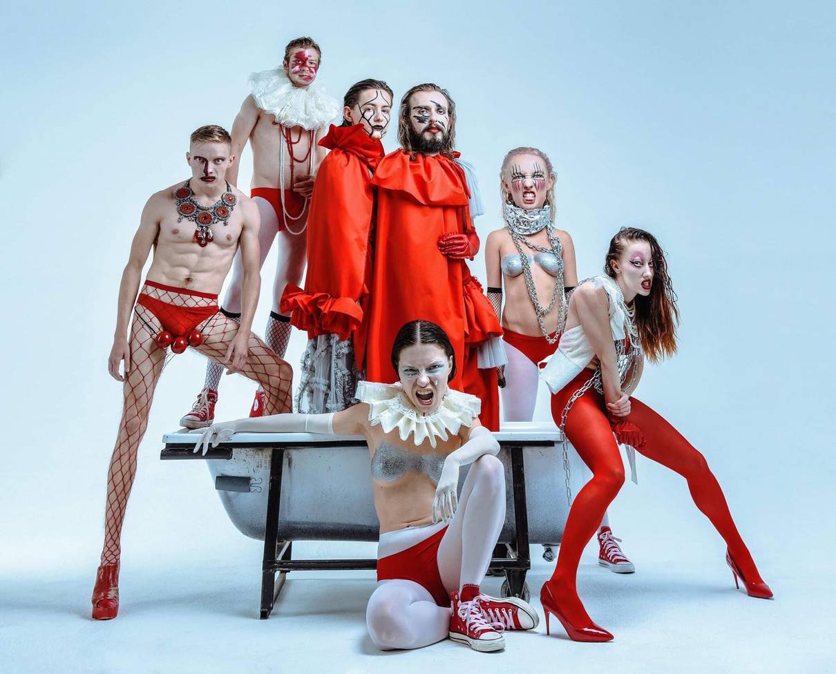 Театр "Мізантроп" презентував провокаційний фотопроект UBU THE KING