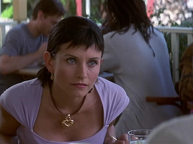 Кортні Кокс повторила свою роль із «Крика» на кумедному відео для Гелловіна