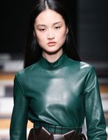 Бьюти-образ моделей с показа Salvatore Ferragamo Осень 2015
