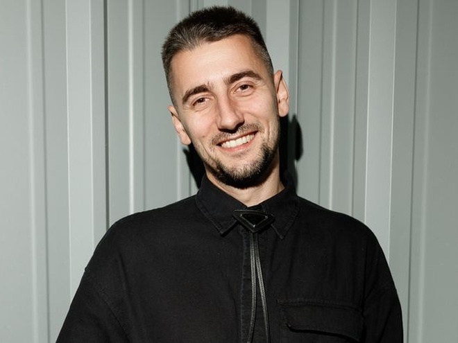 Екссценарист «Кварталу» Еллерт похвалився американськими документами після 2 років очікування