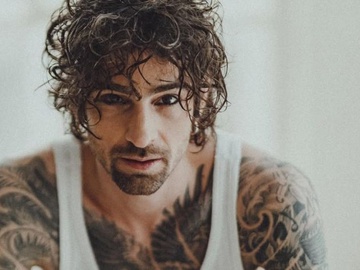 Блондин з каре: у мережі спливло архівне фото Володимира Дантеса