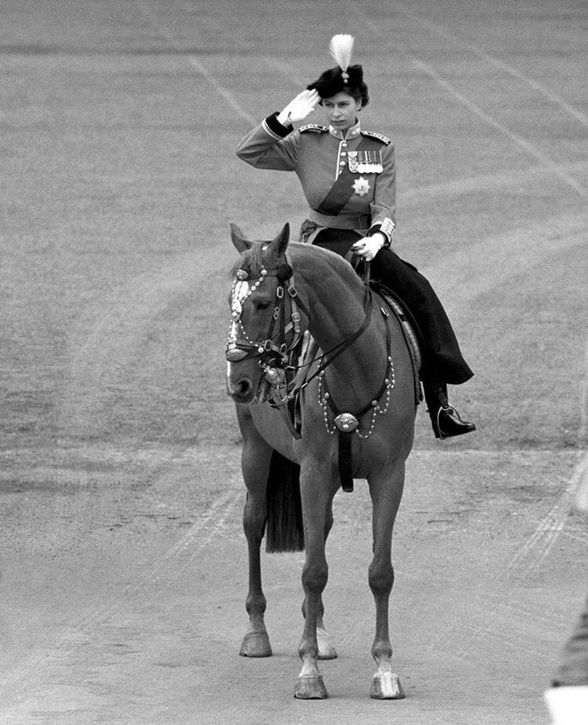 15 архивных фото Елизаветы II, которые ты редко где увидишь