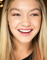 Б'юті-образ моделей з показу Emilio Pucci Осінь 2015 Б'юті-образ моделей з показу Emilio Pucci Осінь 2015