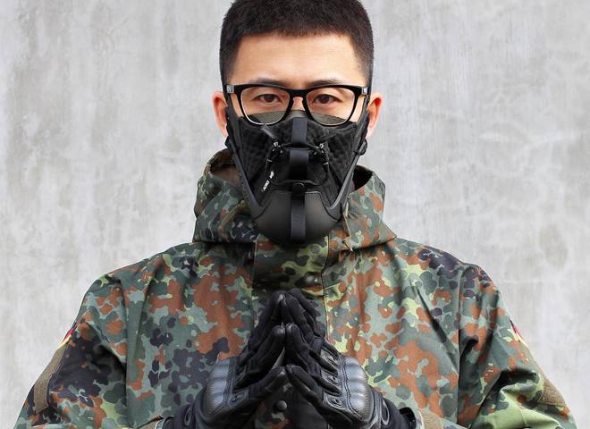 За экологию: дизайнер создает защитные маски из дорогих кроссовок