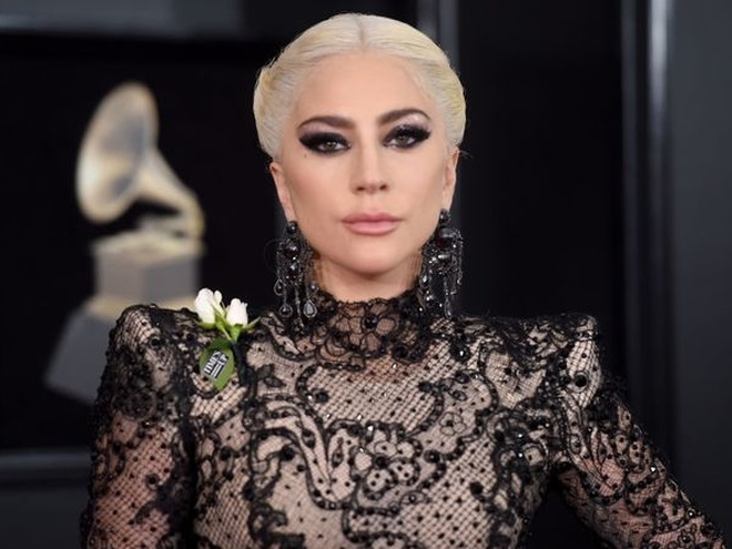 Леді Гага в образі Гарлі Квінн: перше фото співачки зі зйомок «Джокера-2»