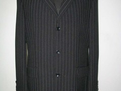 Вибираємо класичний чоловічий костюм