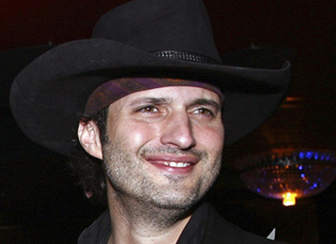 Родригес подыскал Хищнику режиссера