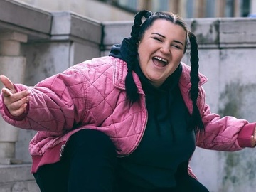 Alyona Alyona показала дитячі фото та згадала про традиції рідного села