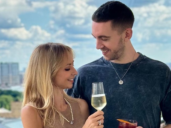 Зірка «Кварталу» Сопонару вперше поділилася історією знайомства із чоловіком-британцем