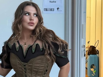 Заріцька в купальнику похизувалась відпочинком на сапборді