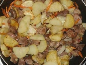 Жареная свинина с картошкой
