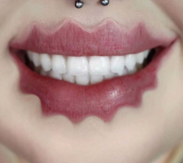 Волнистые губы
