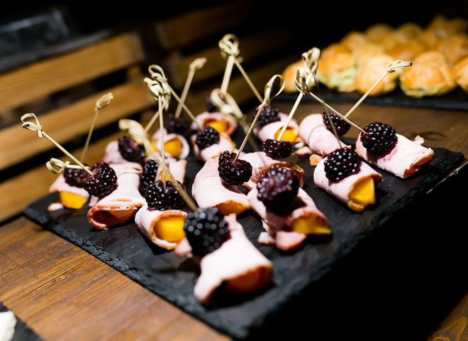 Вечеринка в честь дня рождения Анатолия Анатолича