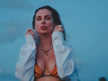 "Давно не тішилася як дитина…": Лобода показала свій перший серфінг