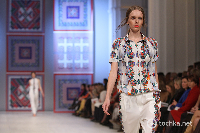 Показ POUSTOVIT 