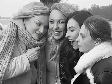 Оля Полякова зняла маму та дочок у новому відео на пісню-присвяту «Мама»