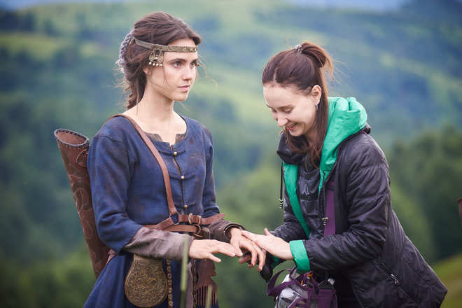 Поппі Дрейтон у фільмі "Захар Беркут"