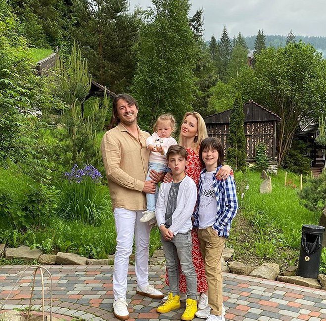 Сергій Притула з родиною