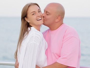 Юрій Ткач вперше відповів на чутки про другу вагітність дружини