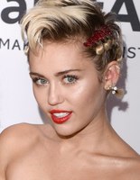 Майли Сайрус на amfAR 2015 Майли Сайрус на amfAR 2015