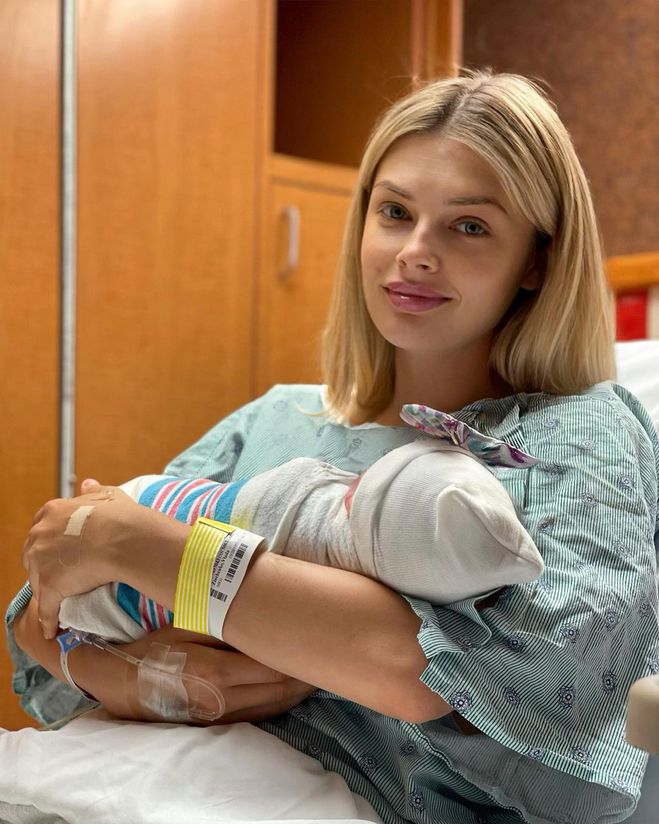 Влада Седан родила дочь