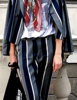 Как носить брючный костюм зимой: примеры street-style