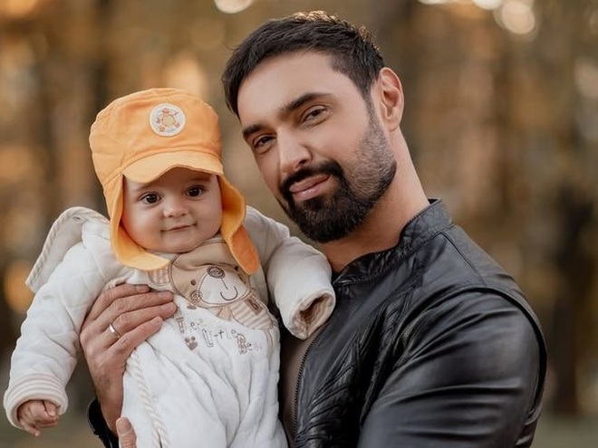 «Моє зайченятко»: Козловський зворушив мережу новим відео з 9-місячним сином