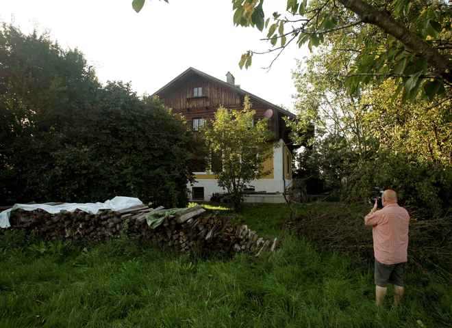 Дом австрийца, державшего в заточении дочерей