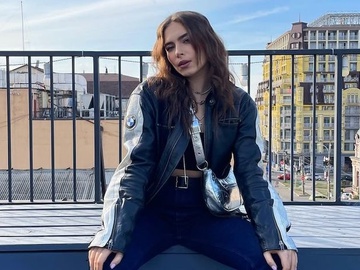 Дочка Кравець продемонструвала фігуру у бікіні під час відпочинку на річці