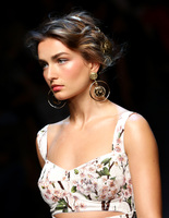 Зачіски для довгого волосся у стилі Dolce & Gabbana Зачіски для довгого волосся у стилі Dolce & Gabbana