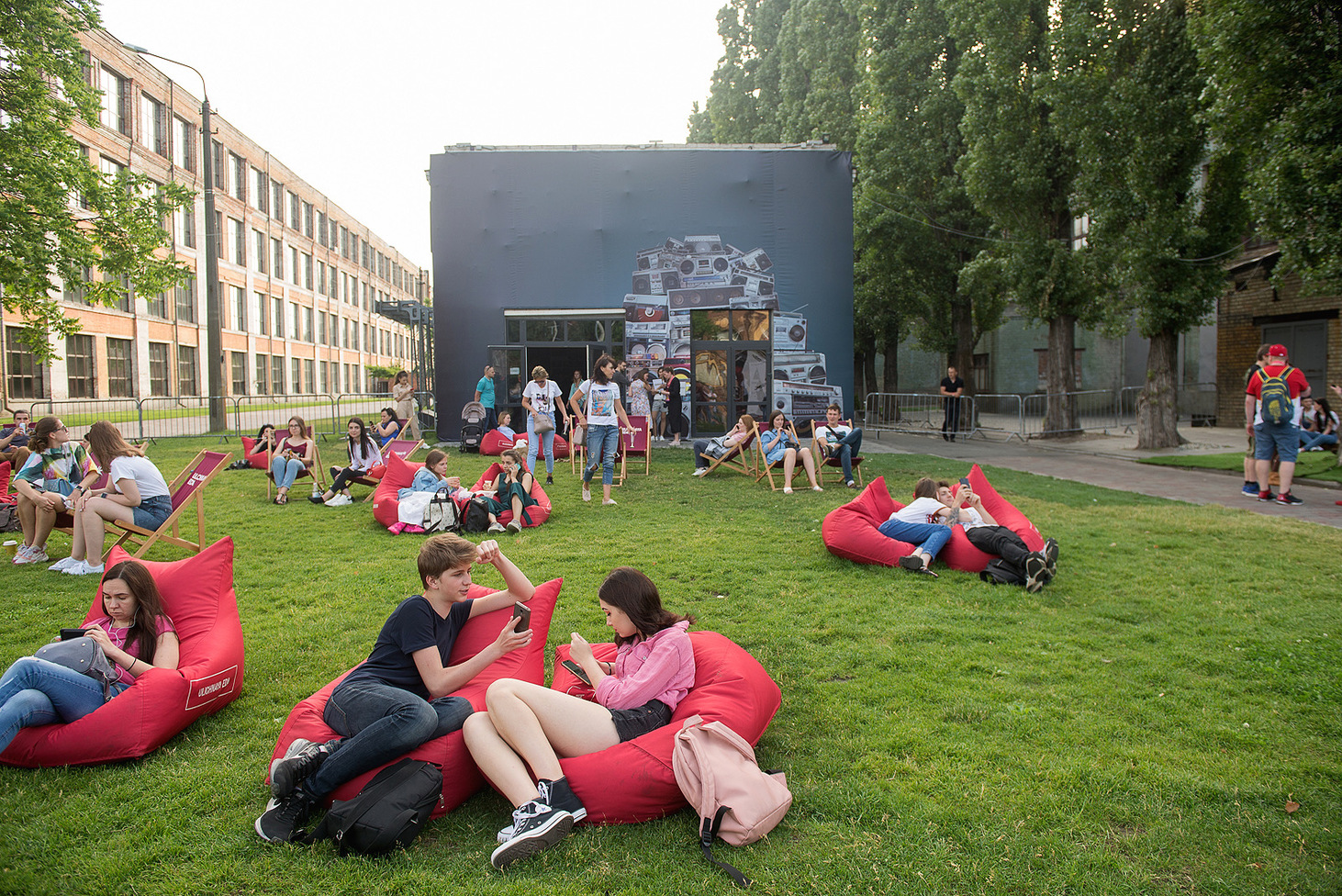 Уникальная выставка, мастер-классы, концерт в новом составе: как прошёл концерт Бумбокс в Киеве