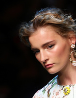 Прически для длинных волос в стиле Dolce&Gabbana