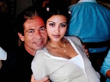 Кім Кардаш’ян зворушливо вшанувала пам’ять батька в день його 82-річчя