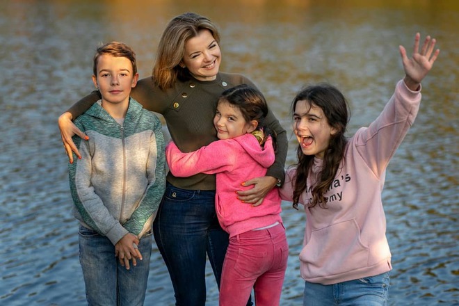 Маричка Падалко с детьми