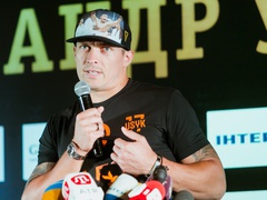 Александр Усик