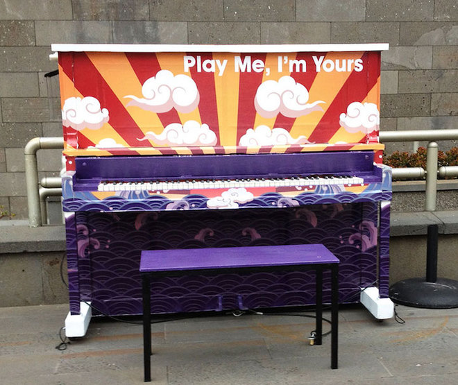 “Play Me, I'm Yours”: британский проект, который объединяет людей по всему миру