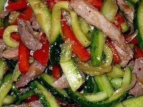 Салат из огурцов и мяса