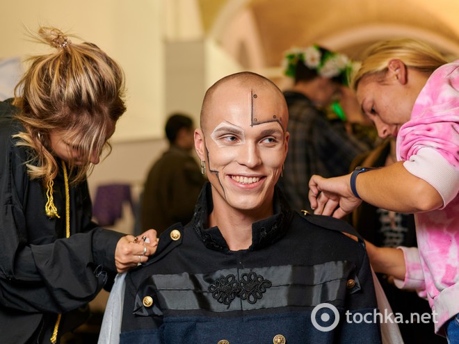 Backstage третьего дня Ukrainian Fashion Week noseason sept 2021