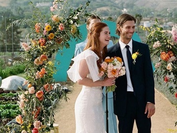 Зірка «Гаррі Поттера» Бонні Райт вийшла заміж у вінтажній сукні, якій понад сто років