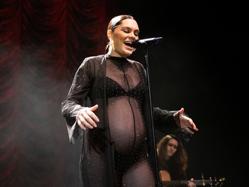 Співачка Jessie J розсекретила ім'я сина через місяць після пологів